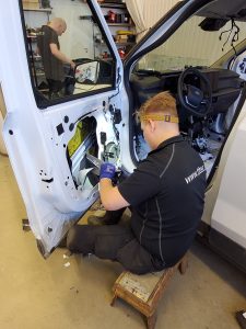 Täyssähköisen työauton äänieristys